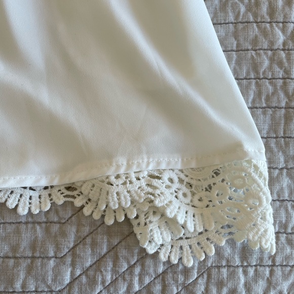 White lace detail romper. - Picture 4 of 4